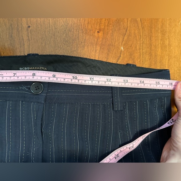 BCBG MaxAzria Cropped Pinstripe Slacks – Size 6, Low Rise - Picture 6 of 6